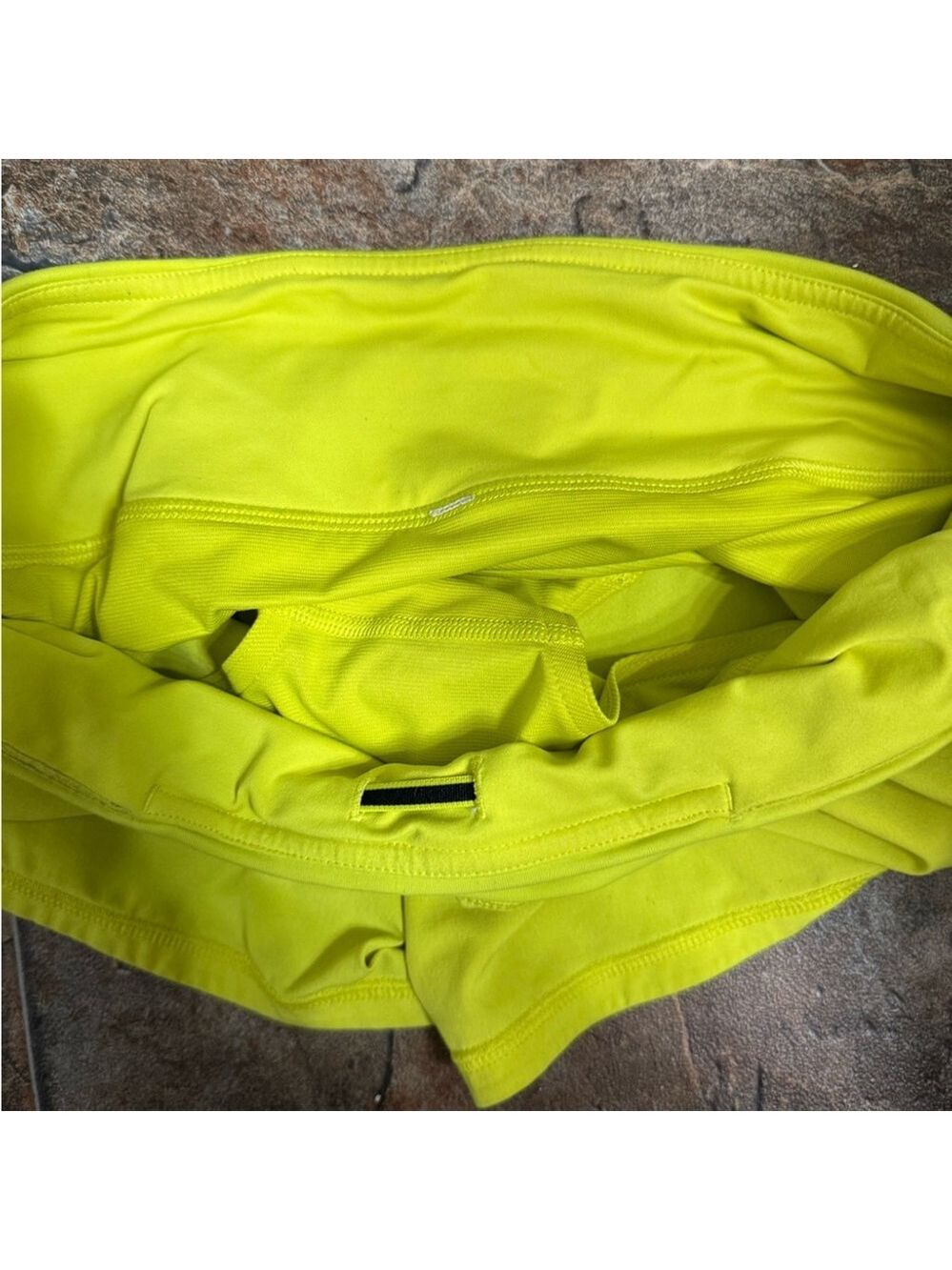 Lululemon Shorts Highlight Yellow - Picture 5 of 11